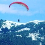 Bir-Billing snow paragliding in snowfall in Himachal
